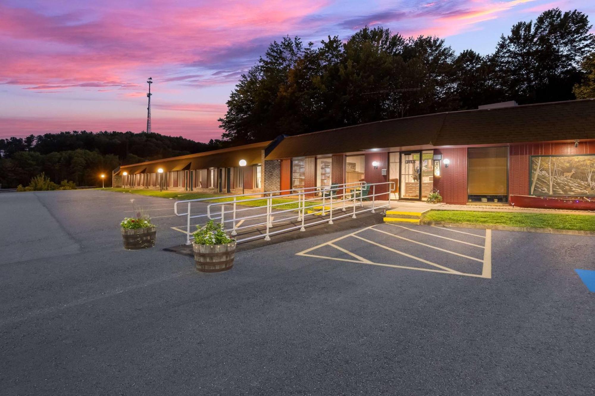 Travelodge By Wyndham Emlenton Dış mekan fotoğraf